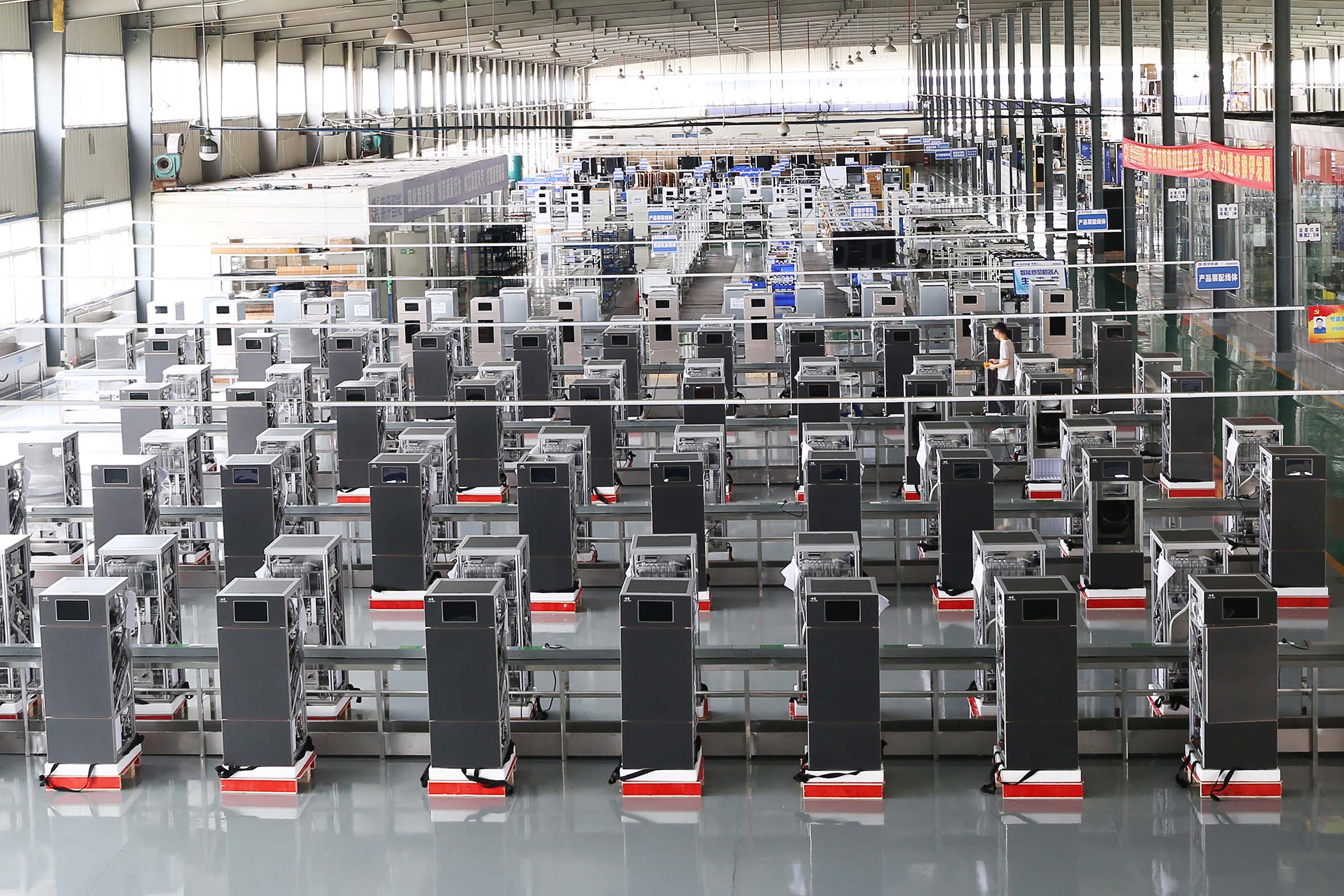 Combining advanced R&D capabilities, intelligent manufacturing, and global quality standards to deliver reliable kitchen automation solutions. 1